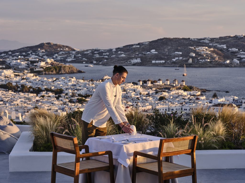 Epico alfresco dining/Myconian Collection