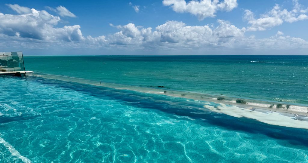 Sunset Bar infinity pool. Photo Jill Weinlein