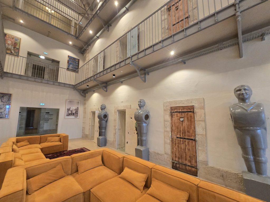 Hope Gainer/Hotel La Prison Cel Lounge