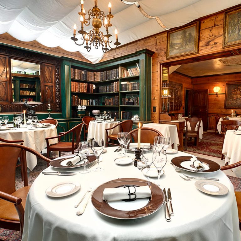 Chez Bruno restaurant salon library